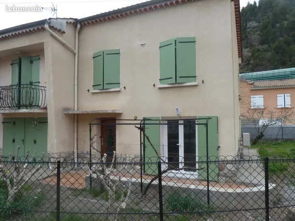 Studio meublé 22 m2 - Centre-ville Digne-les-Bains - 50 mètre de l'IUT