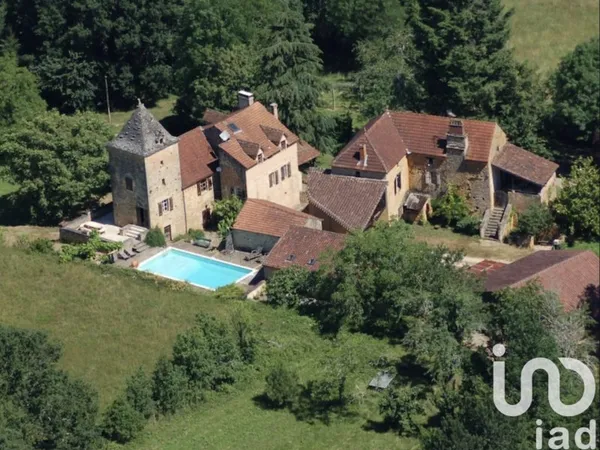 Maison 9 pièces 371 m²