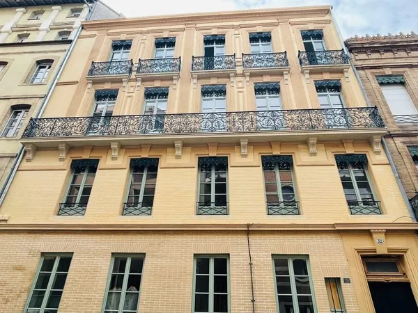 Appartement de type 2 de 55 m2 3ème étage avec balcons indiv