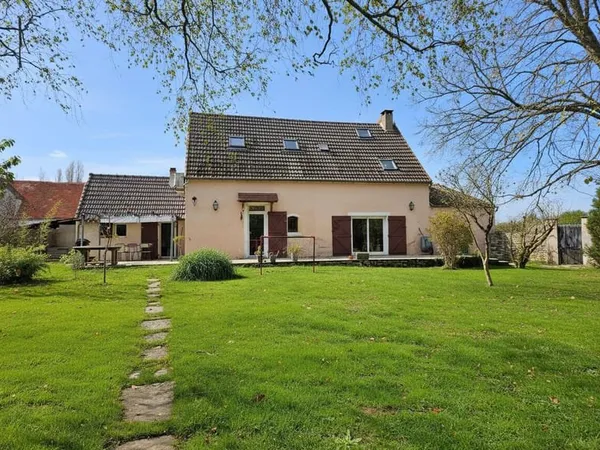 Maison spacieuse et confortable à vendre à Vallenay