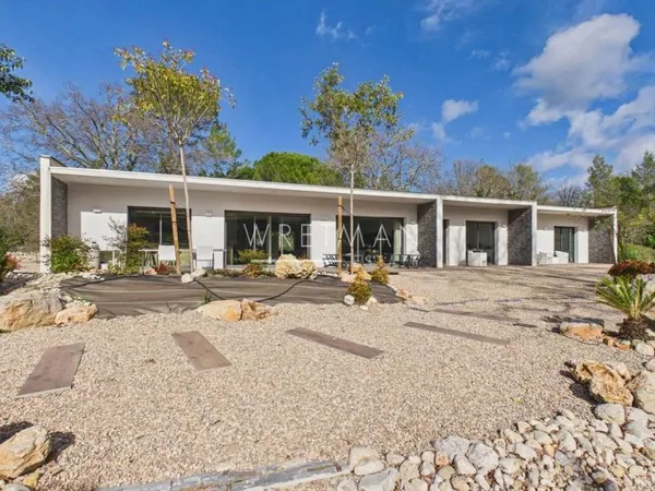 Villa 5 pièces 203 m²