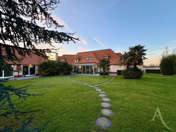 Maison 12 pièces 372 m²