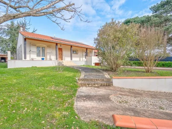 Maison 108 m² entièrement rénovée sur terrain de 1300 m² avec garage - Saint-Lys