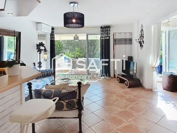 Appartement T2 bis en rez-de-jardin avec terrasse et aperçu mer