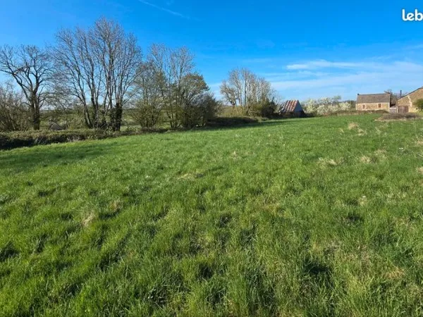 Terrain constructible 4752m2 - Neuville lez Beaulieu - eau + CU OK - 30km Charleville