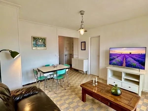 Appartement, 3 chambres, à côté métro Malpassé