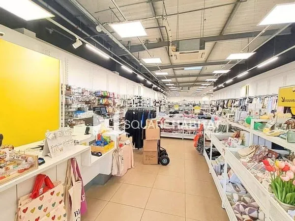 Local commercial 580 m²