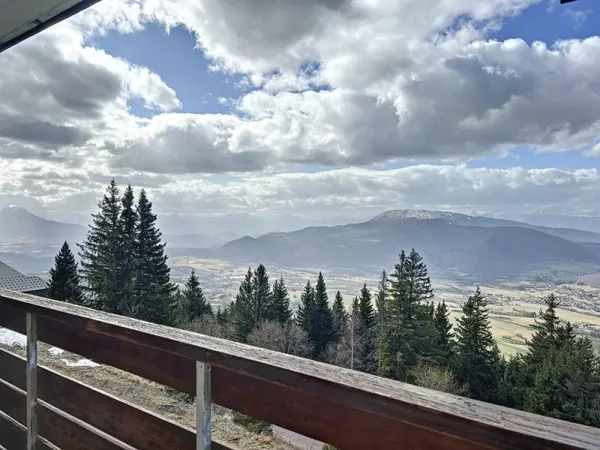 Appartement avec balcon et vue Vercors ? cadre calme et natu