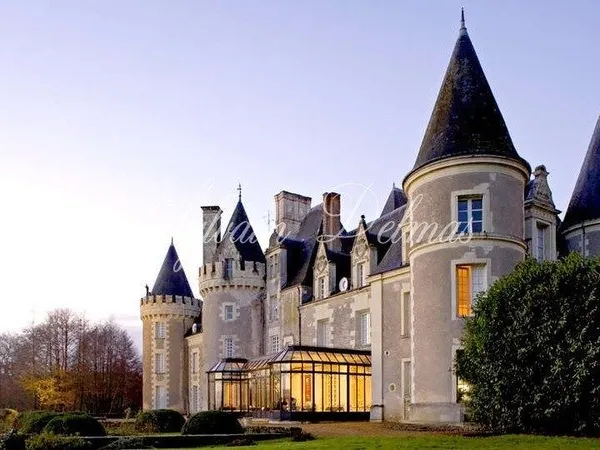 Propriete à vendre 60 pièces proche de TOURS (37)