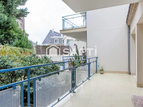 Résidence sécurisée et entretenue, quartier prisé