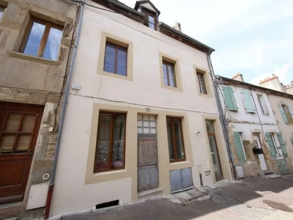 Petit immeuble de rapport en centre-ville
