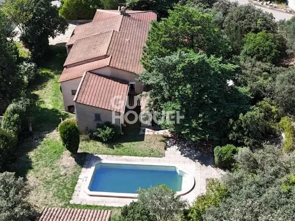 Villa de plain-pied avec studio indépendant et piscine - 221 m² - Caumont sur Durance