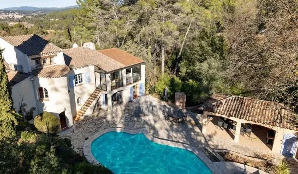 Maison 9 pièces 230 m²