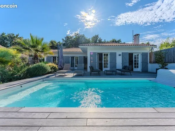 Maison avec piscine chauffée dépendance à 200m du bassin