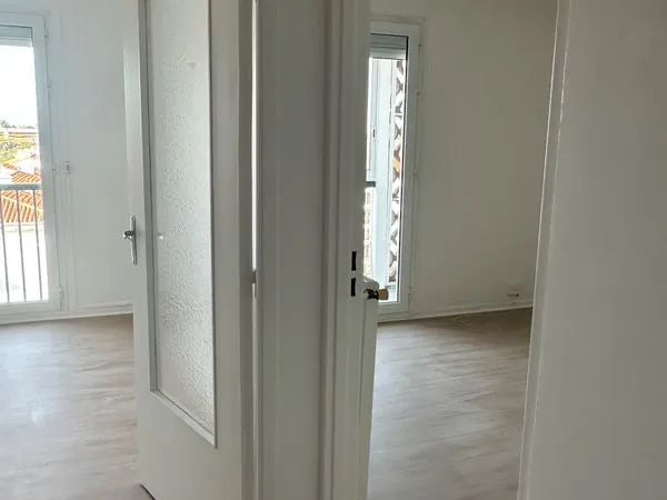T2 33 m² rénové, lumineux avec loggia