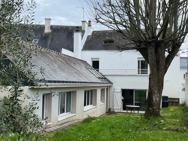 ETEL, MAISON DE FAMILLE EN PLEIN CENTRE VILLE