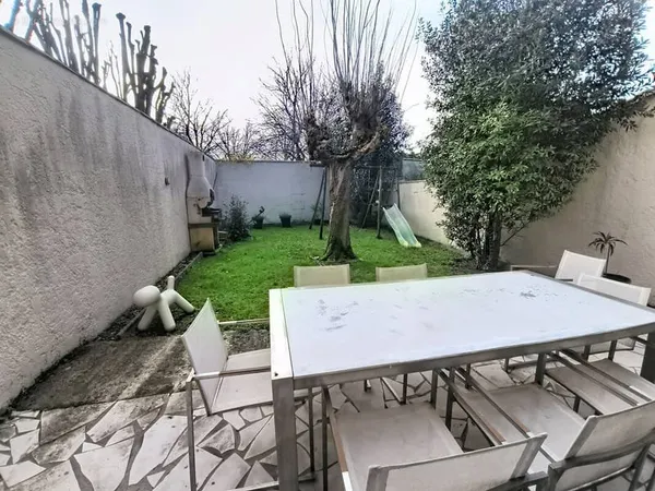 NANSOUTY - Charmante maison en pierres bordelaises avec jardin