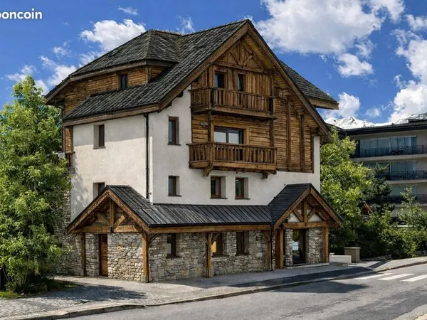 T4 neuf Valloire pied de pistes grande terrasse parking sous-sol RE2020
