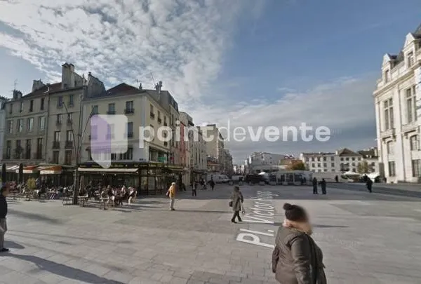 Local commercial 323 m²