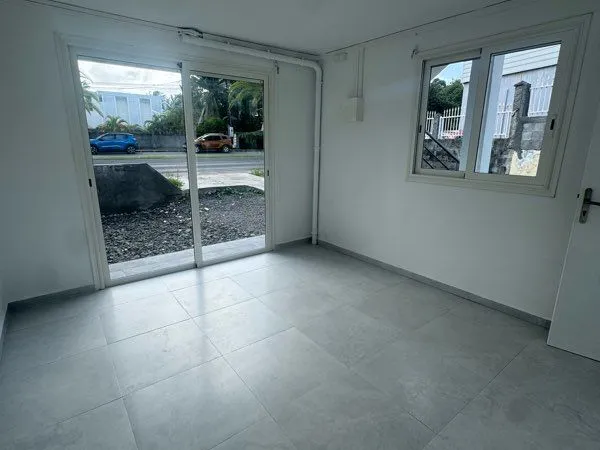 BUREAU et LOCAL sur le blvd principal de ST ANNE