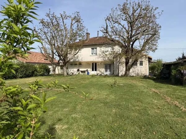 Maison T5 de 96m2 habitable avec dépendances sur un terrain de 3 251m2