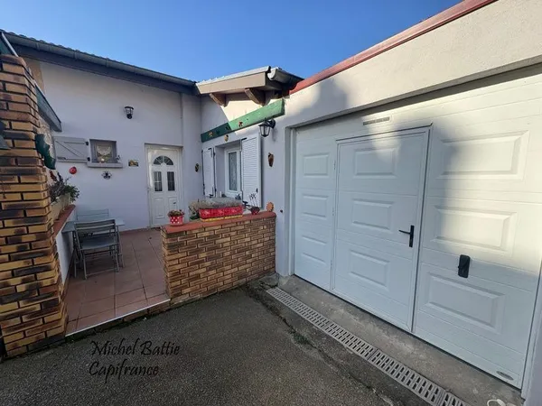MAISON DE VILLE AU CALME