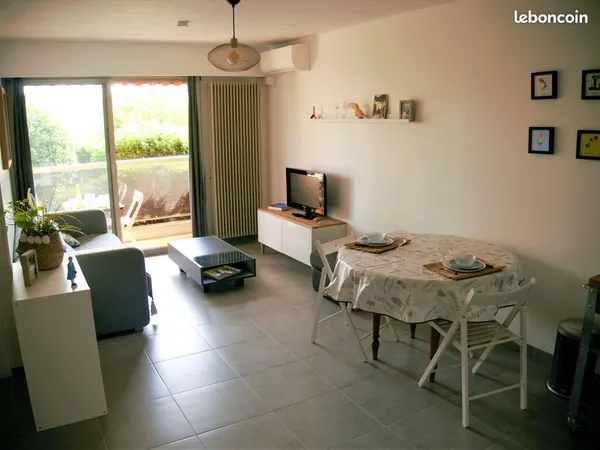 Location étudiante T2 meublé de 40 m2 à Hyères de début septembre 2026 à fin juin 2027