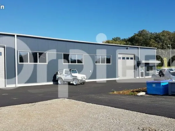 Local d'activité 320 m²
