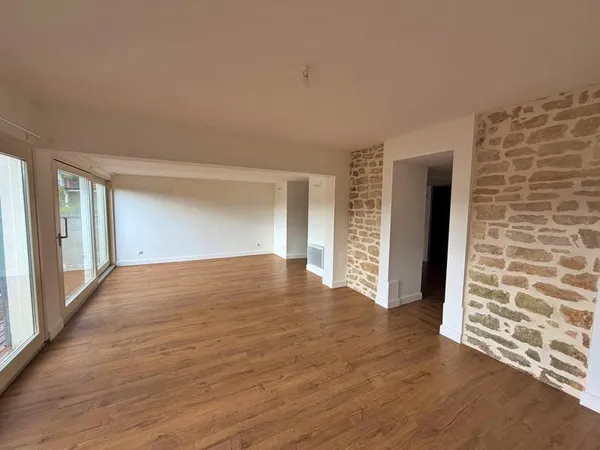 SAINT-MAX : SPACIEUX APPARTEMENT T4 AVEC JARDIN