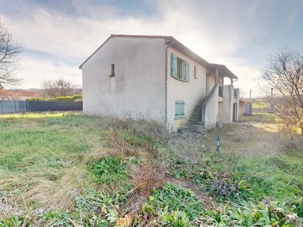 VIC LE COMTE Maison 90M2 hab. sur sous sol complet avec terr