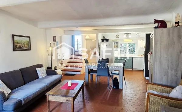 Maison de village en plein centre de Cotignac