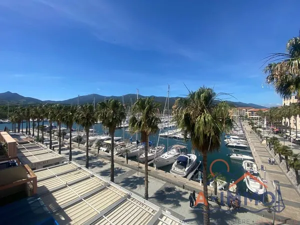 Joli T4 avec très belle vue sur le Port et Les Albères !!