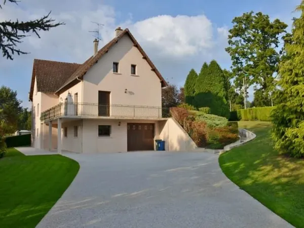 Maison 7 pièces 227 m²