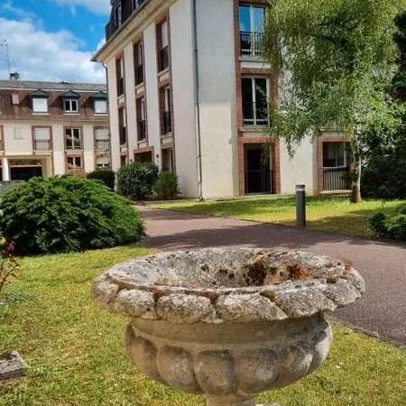 Grand f1 quartier château refait à neuf
