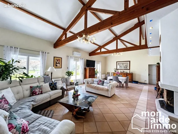 Maison 6 pièces 222 m²