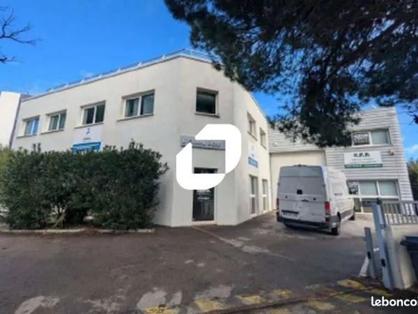 Bureau 885 m²