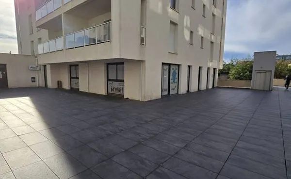 Local commercial 82 m²
