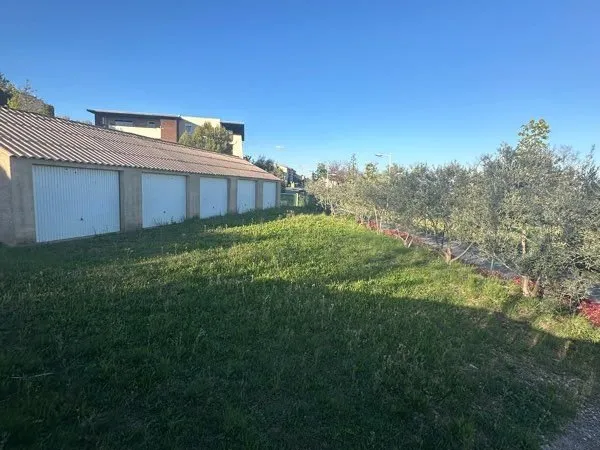 Terrain 600m2 avec bâtiment 153m2