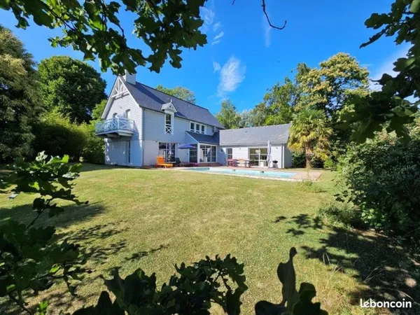 Maison d'architecte avec piscine à Plouer sur Rance