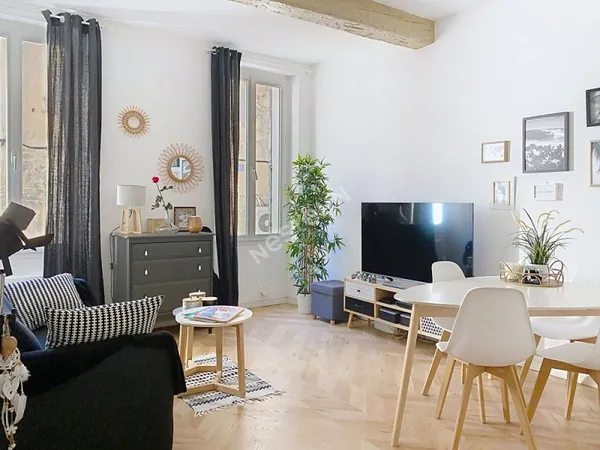 Appartement Bandol T2 de 43.94 m2 Rénové proche du port .