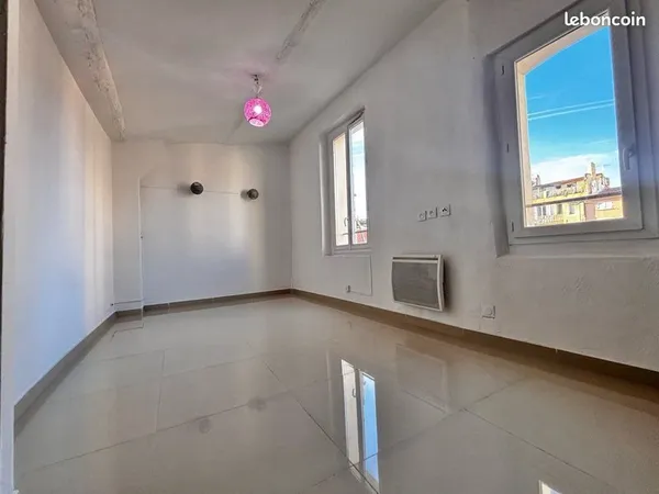 Rare à la location - t2 en plein coeur de marseille