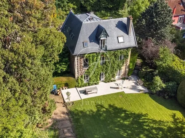 Ville d'Avray - ÉTANG - Maison à vendre - 254m² - 4 chambres - Terrain de 2 400m².
