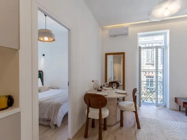 Deux pièces rénové avec terrasse, proche Coulée Verte à Nice
