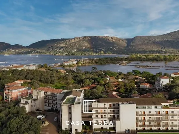 BIANCU - Appartement T3 meublé avec terrasse et garage / Port de Porto-Vecchio