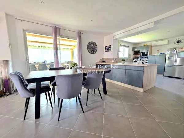 Villa -  3 chambres- jardin de 2000 m² - carpot