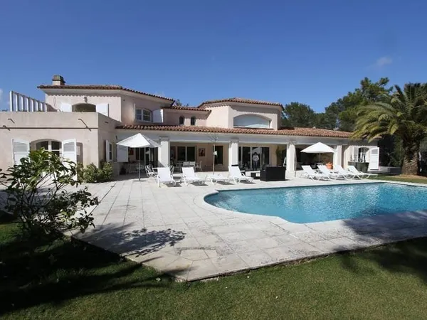 Villa 5 pièces 250 m²