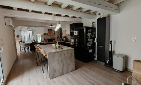 Maison rénovée 150m2 centre Rodilhan