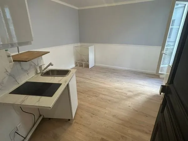 Studio calme 1er étage sur cour