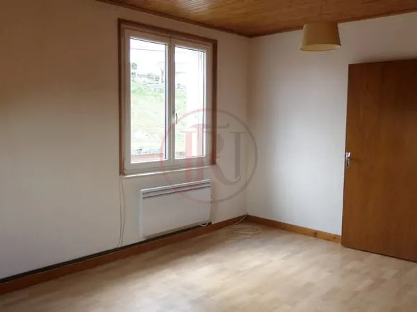 T3 112 m2 à rénover, grenier, un garage et un stationnements