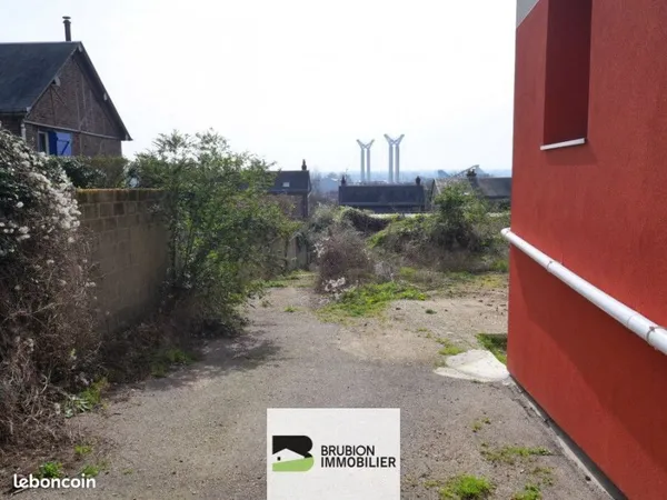 Parking/box 1 pièce 350 m²